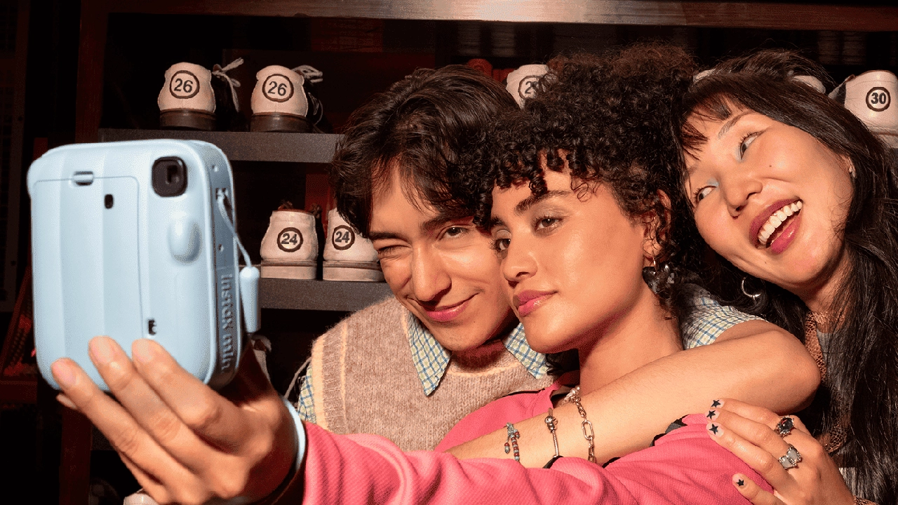 Фотоаппарат FUJIFILM instax-mini-13.png