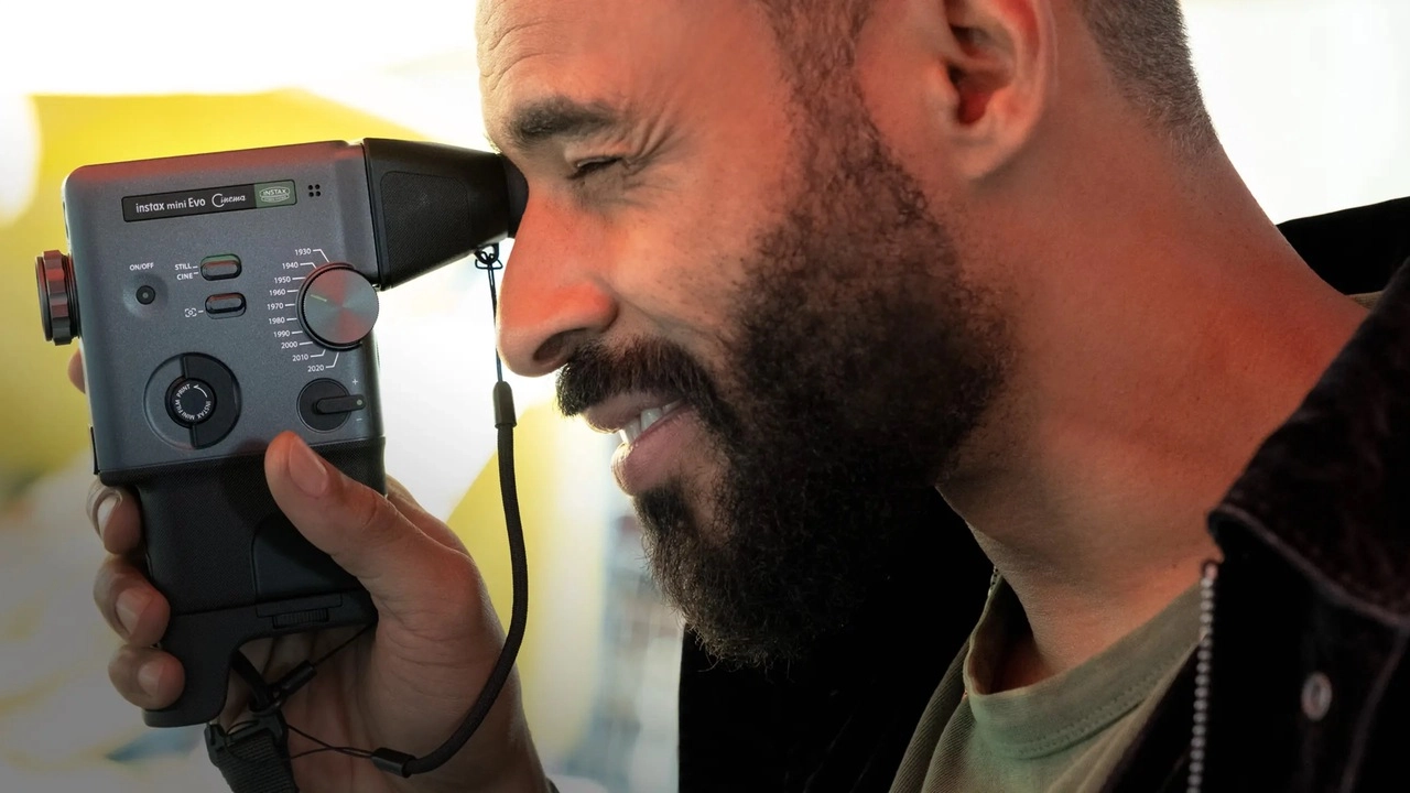 FUJIFILM instax mini EVO Cinema.jpg